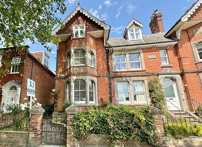 5 Bedroom Town House To Rent In Oaks Road, Tenterden, TN30
