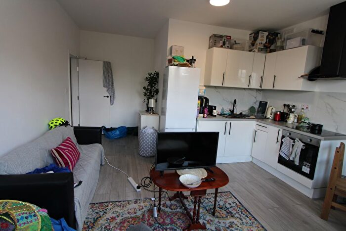 4 Bedroom Flat To Rent In Nightingale Lane, Wandsworth, SW12