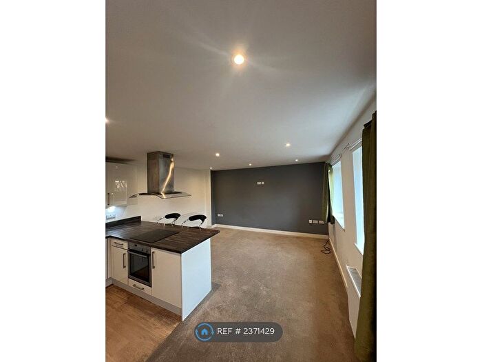 2 Bedroom Maisonette To Rent In Bridge Court, Newbury, RG14