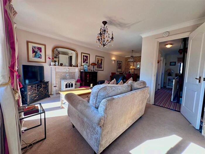 3 Bedroom Terraced House For Sale In Lock Close, Stratford-Upon-Avon, CV37