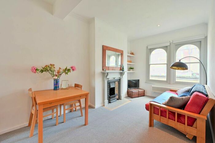 1 Bedroom Flat To Rent In Summerley Street, Earlsfield, London, SW18