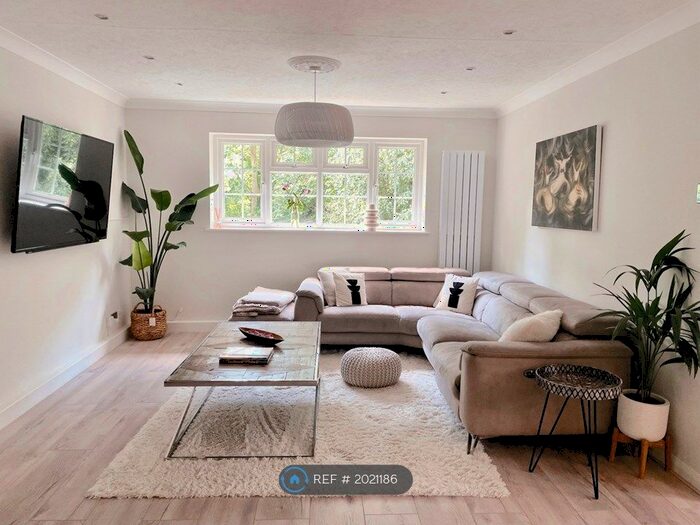 2 Bedroom Maisonette To Rent In Vera Court, Watford, WD19