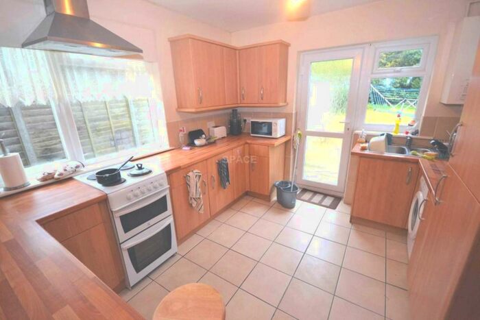 4 Bedroom Terraced House To Rent In Hawthorn Gardens, Reading, Berkshire, RG2