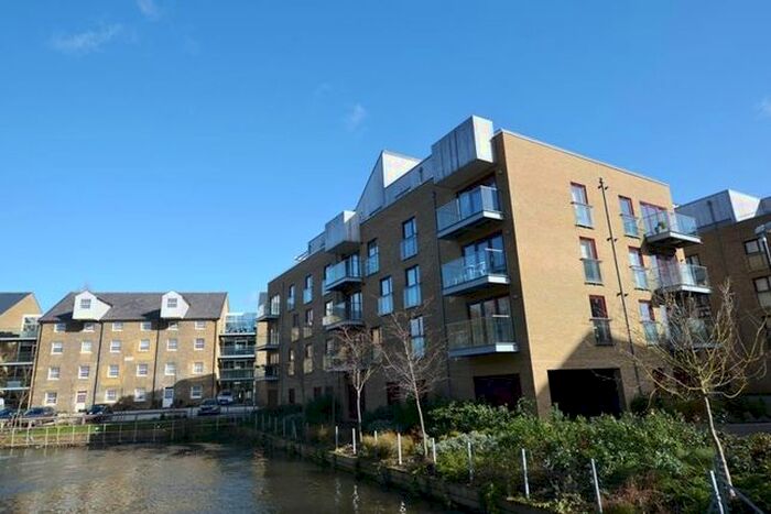 2 Bedroom Flat To Rent In Kings Mill Way, Denham, UB9