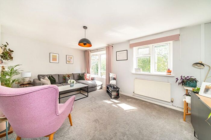 3 Bedroom Flat For Sale In Spencer Park, Spencer Park, SW18