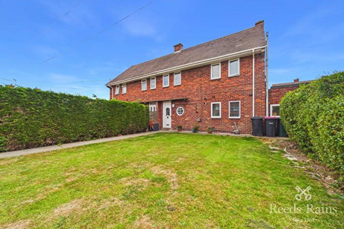 3 Bedroom Semi-Detached House For Sale In Rowena Drive, Thurcroft, Rotherham, South Yorkshire, S66