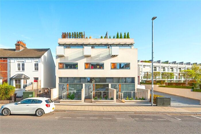 2 Bedroom Duplex To Rent In London Road, St. Albans, Hertfordshire, AL1