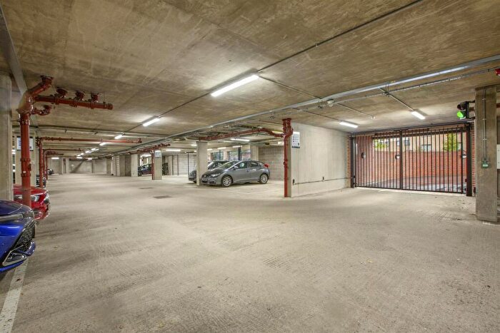 1 Bedroom Apartment For Sale In Suffield Hill, High Wycombe, HP11