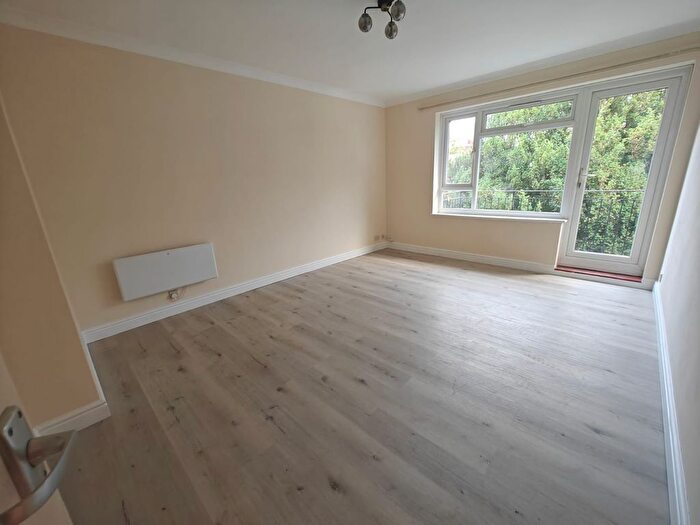 1 Bedroom Flat To Rent In Lovelace Road, Surbiton, KT6
