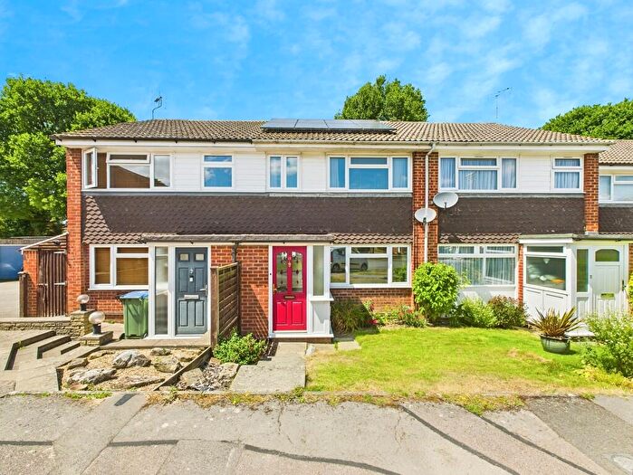 3 Bedroom Terraced House For Sale In Sycamore Avenue, Horsham, RH12