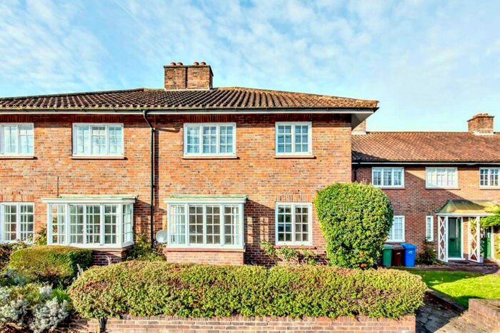 3 Bedroom House To Rent In Park Hall Road, Dulwich, London, SE21