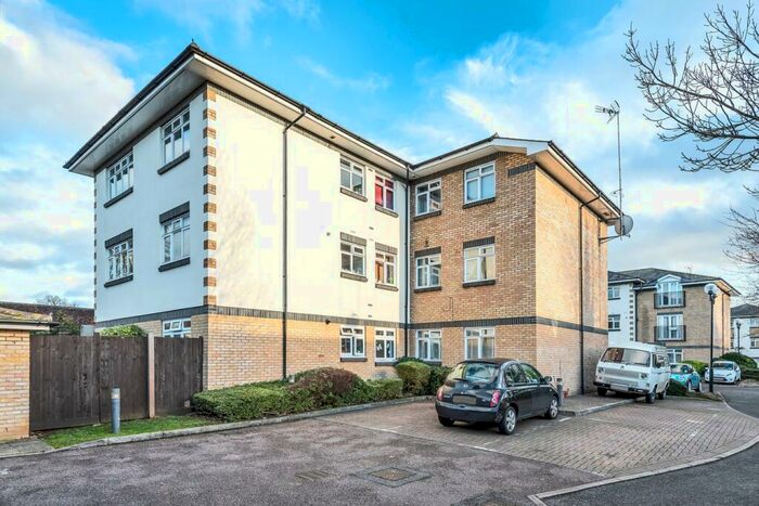 2 Bedroom Apartment To Rent In Stevenage Road, Hitchin, SG4