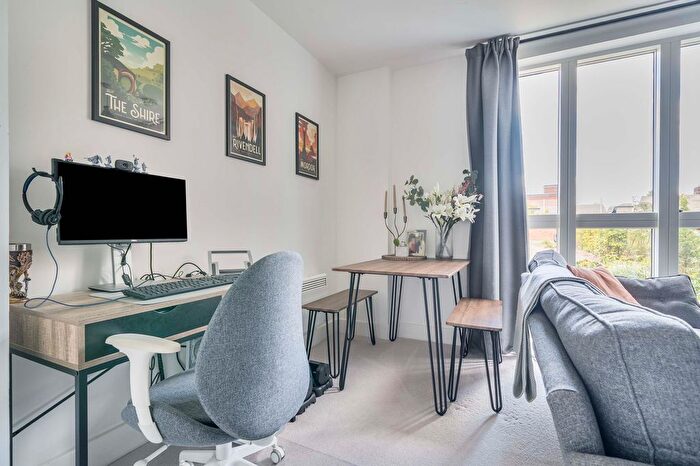 1 Bedroom Flat For Sale In Fellowes Rise, Winchester, SO22