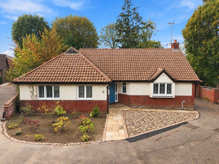 3 Bedroom Bungalow For Sale In Bowmont Close, Hutton, CM13
