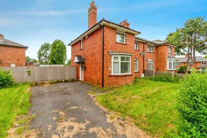 3 Bedroom Property To Rent In The Crescent, Wednesbury, WS10