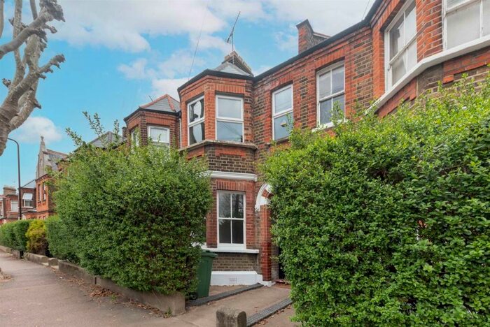 1 Bedroom Apartment To Rent In Edward Road, Walthamstow, E17