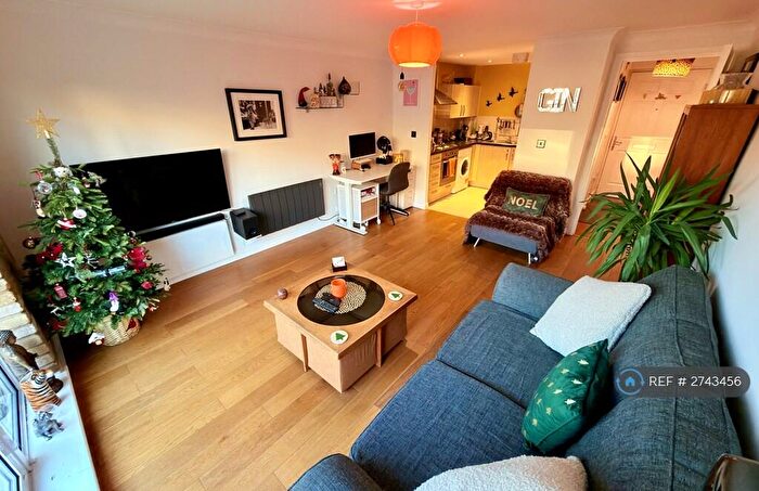 1 Bedroom Flat To Rent In Coalstore Court, London, E1