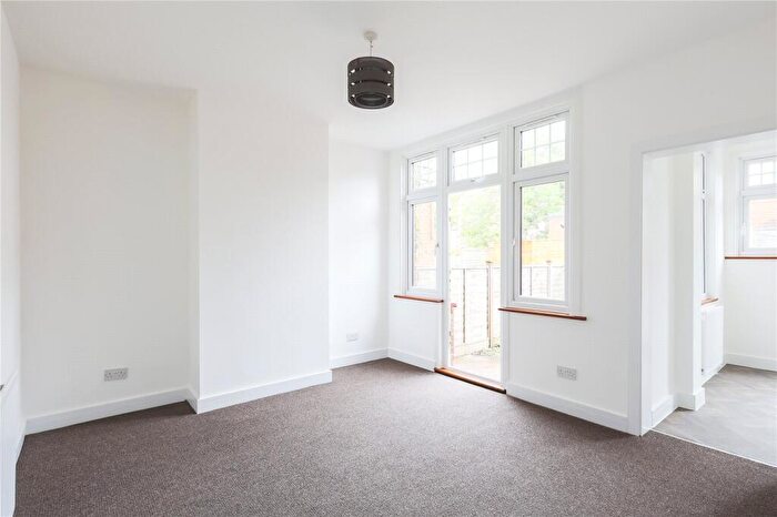 1 Bedroom Apartment To Rent In Warlters Road, Holloway, London, N7