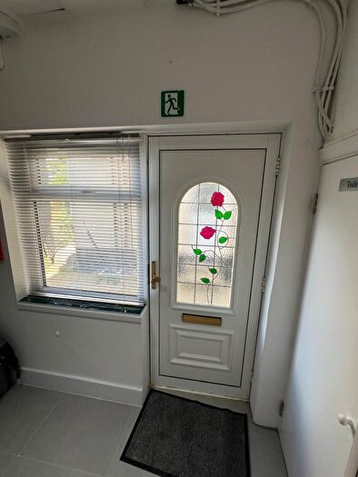 1 Bedroom Link Detached House To Rent In Selborne Gardens, London, NW4