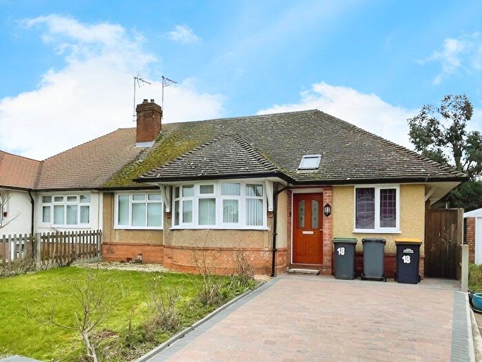3 Bedroom Bungalow To Rent In George Street, Clapham, MK41