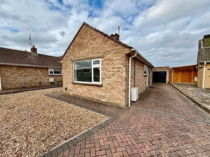 3 Bedroom Bungalow To Rent In Tamar Close, Green Meadow, Swindon, SN25