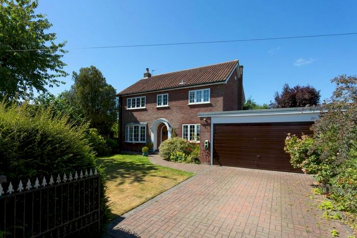 3 Bedroom Detached House For Sale In Millgarth, Carr Lane, Sutton-On-The-Forest, York, YO61