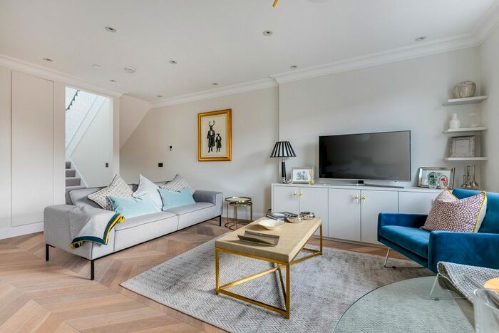 2 Bedroom Maisonette To Rent In Old Brompton Road, London, SW5