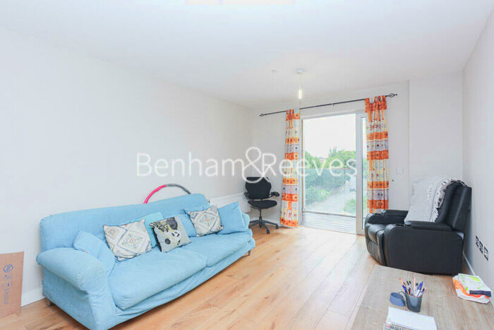 2 Bedroom Apartment To Rent In Love Lane, Woolwich Central, SE18