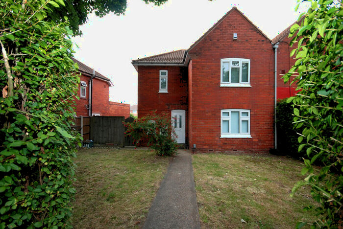 3 Bedroom Semi-Detached House To Rent In Warmsworth Road, Balby, DN4