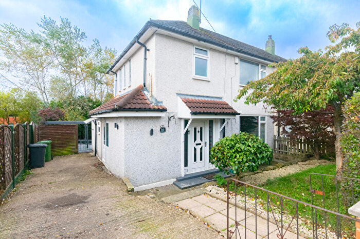 3 Bedroom Semi Detached House For Sale In Parkstone Grove, Leeds, LS16