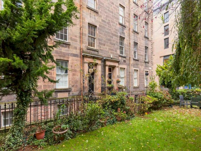 3 Bedroom Flat To Rent In St James Square, City Centre, Edinburgh, EH1