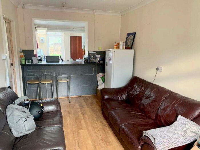 5 Bedroom Semi-Detached House To Rent In Friends Road, Norwich, NR5