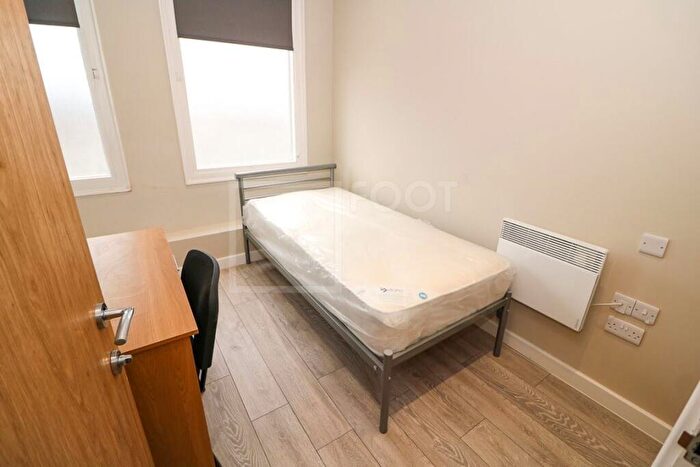 Flat To Rent In Colonnade House, Sunbridge Road, BD1