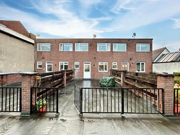 2 Bedroom Maisonette To Rent In West Street, Maidenhead, Berkshire, SL6