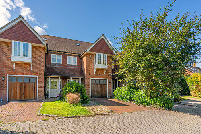 4 Bedroom Town House For Sale In Bowling Green, Compton, GU3