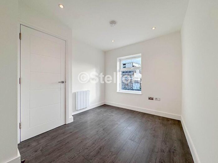 2 Bedroom Flat To Rent In Leytonstone Road, London, E15