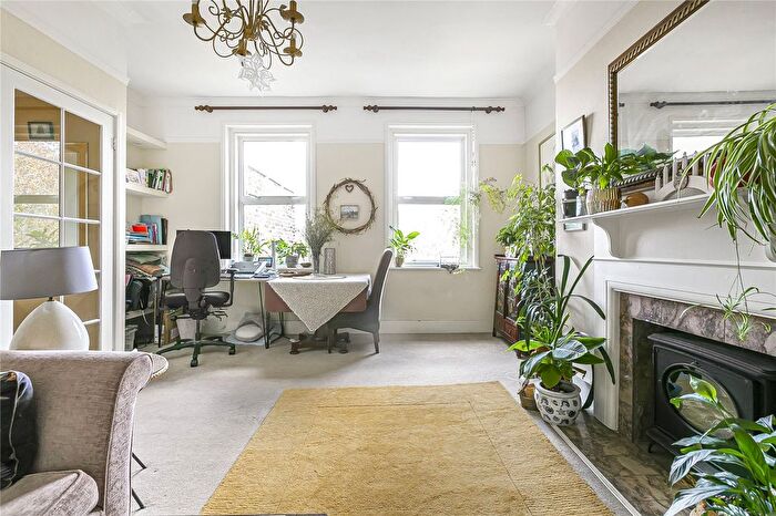 1 Bedroom Flat For Sale In Waldegrave Park, Twickenham, TW1