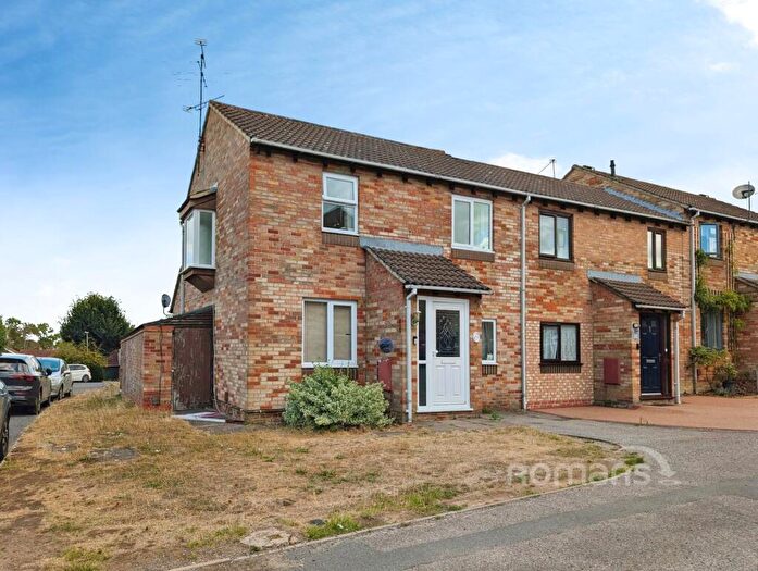 4 Bedroom End Of Terrace House For Sale In Ravenglass Close, Lower Earley, Reading, RG6