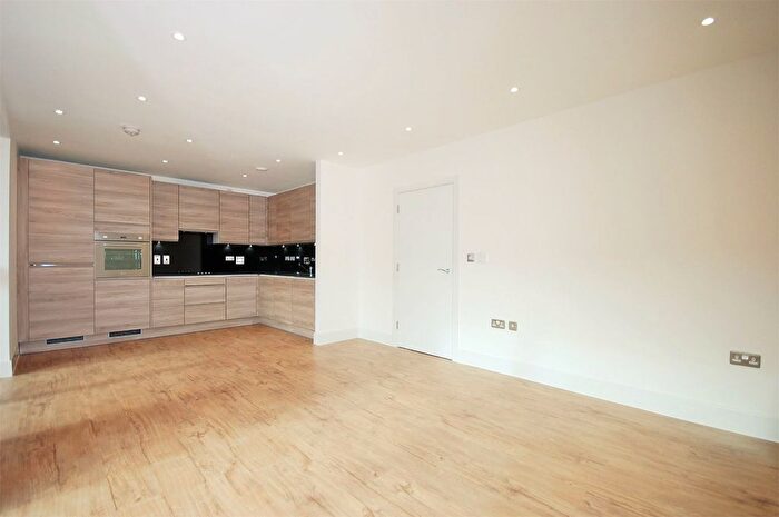 2 Bedroom Flat To Rent In Bodiam Court, Royal Waterside, Park Royal, NW10
