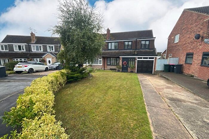 4 Bedroom Semi-Detached House For Sale In Cradley Drive, Aston, Sheffield, Rotherham, S26