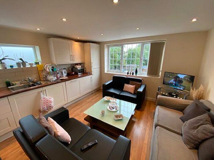 2 Bedroom Flat To Rent In Vivian Avenue, London, NW4