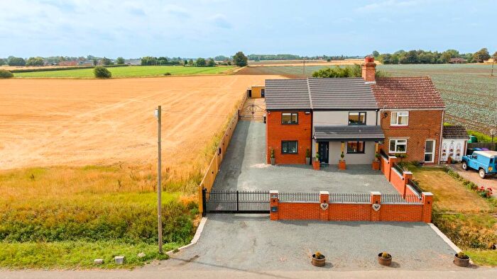4 Bedroom Semi-Detached House For Sale In West End Road, Frampton, PE20