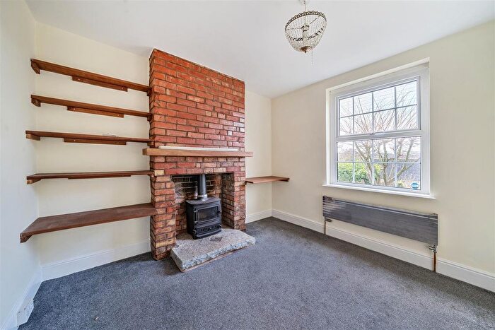 2 Bedroom End Of Terrace House To Rent In Broadshard, Crewkerne, TA18