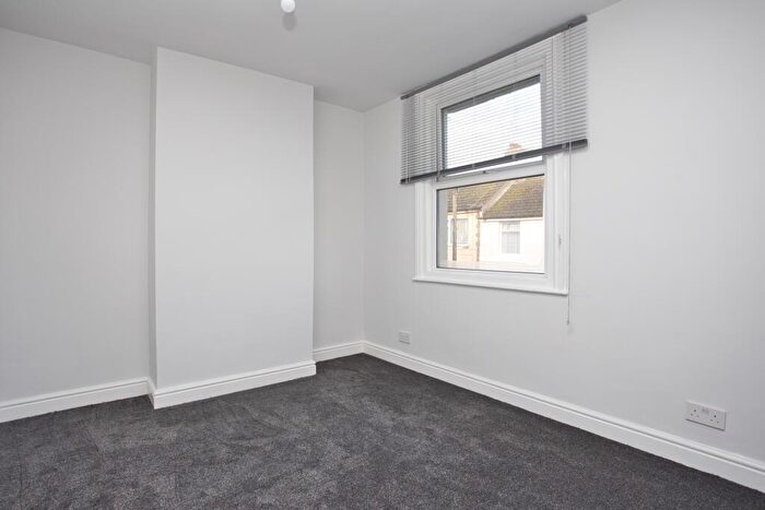 3 Bedroom Terraced House For Sale In Wyndham Road, Dover, Kent, CT17