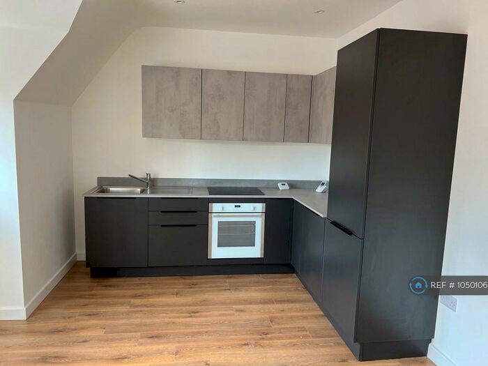 1 Bedroom Flat To Rent In Station Road, Beaconsfield, HP9