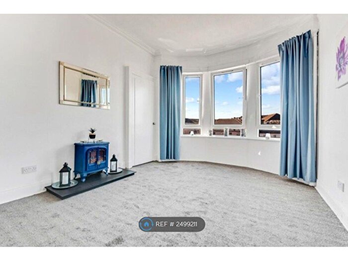 3 Bedroom Flat To Rent In Maxwellton Street, Paisley, PA1