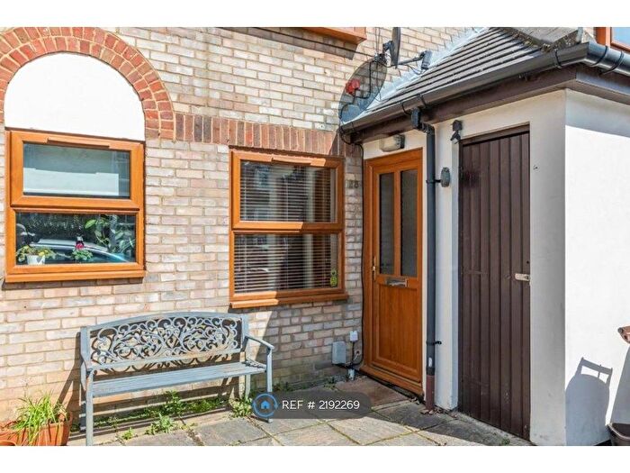 2 Bedroom Flat To Rent In Victoria Road, Hitchin, SG5