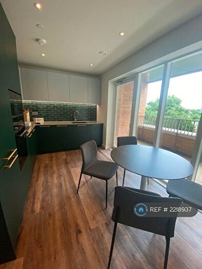 2 Bedroom Flat To Rent In Azure House, London, N8