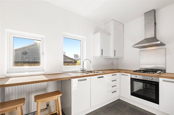 2 Bedroom Flat For Sale In St. Ann's Hill, London, SW18