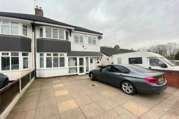 3 Bedroom Property To Rent In Bhylls Lane, Wolverhampton, WV3